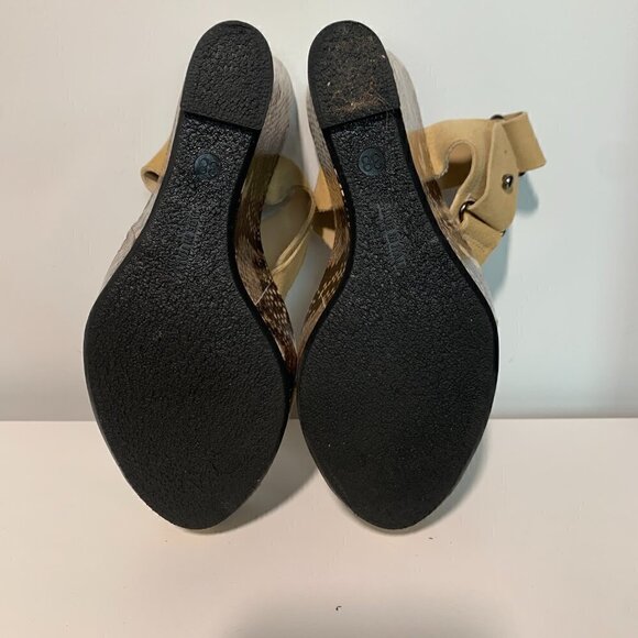 ✨Sleek and Stylish: BCBG Snakeskin Platform Wedges in Caramel Suede, size 8​ - Picture 8 of 9